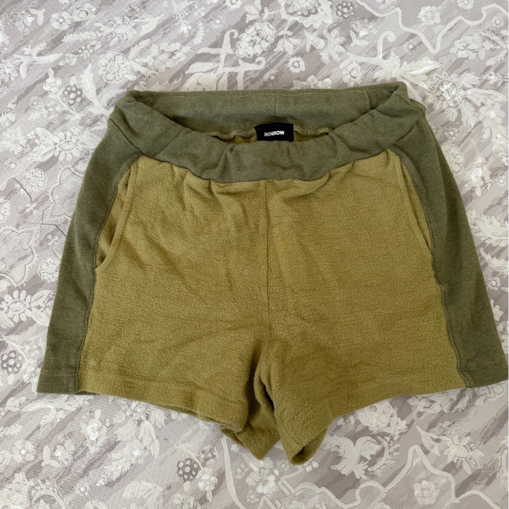 Monrow Two-Tone Green Athletic Shorts